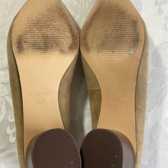 Nine West Tan Suede Chunky Heel Pumps size 5 - Picture 5 of 5